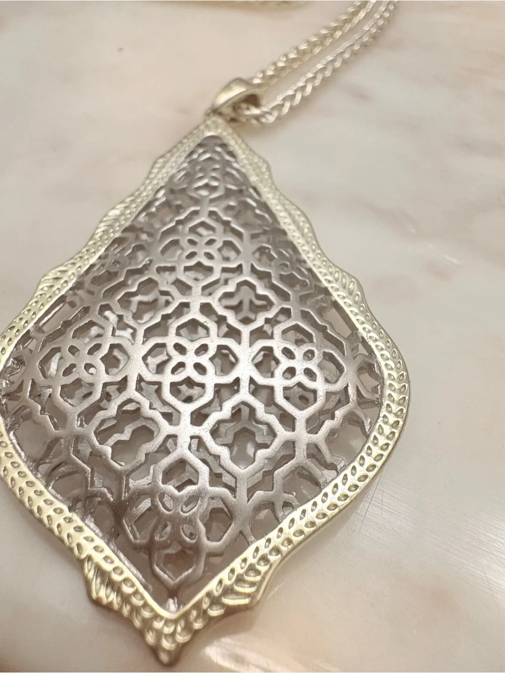 KENDRA SCOTT TWO-TONE FILIGREE AIDEN STATEMENT NECKLACE NWOT FIRM